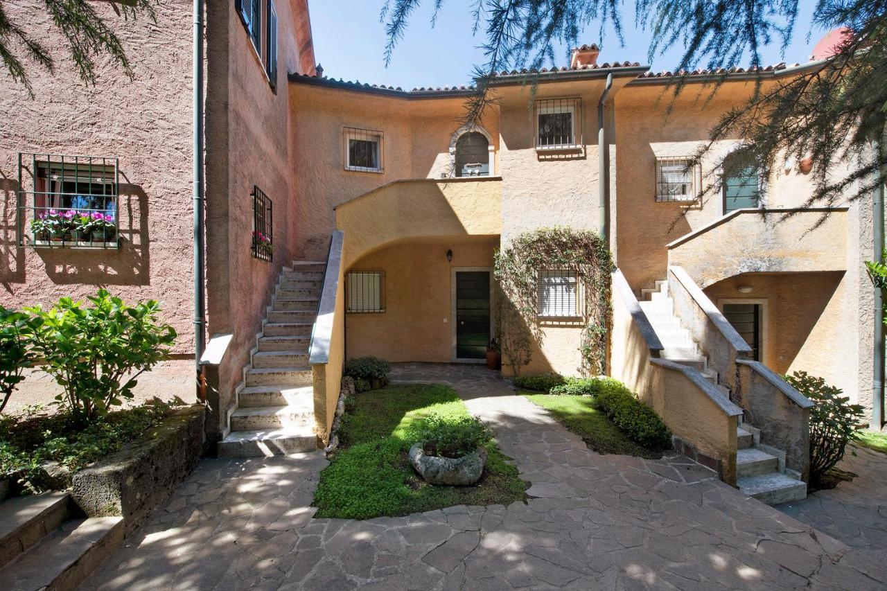 Residence I Prati Di Giussana Lierna Exteriör bild